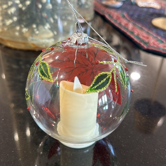 Christmas tree ornament with poinsettias design - Picture 2 of 2